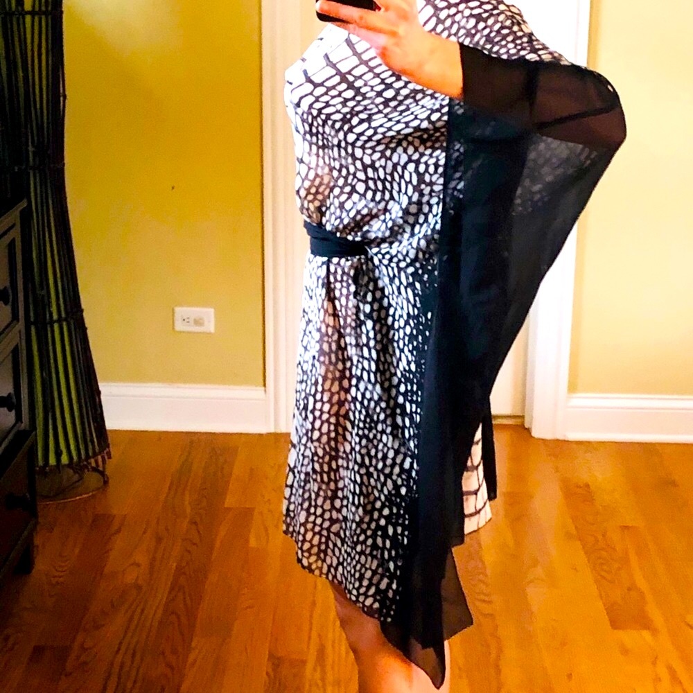 💯% Silk belted cover up, women size XS/S.